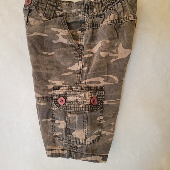 Superman boys camo shorts, size 7 - Picture 3 of 4